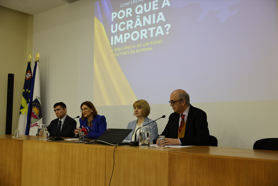 Conferência “Por que a Ucrânia Importa” reuniu comunidade académica na UAc 